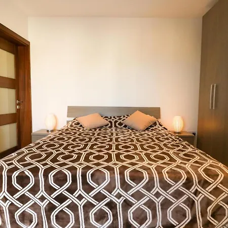 Belair Flats 3 Bedrooms In St Julians Apartmán